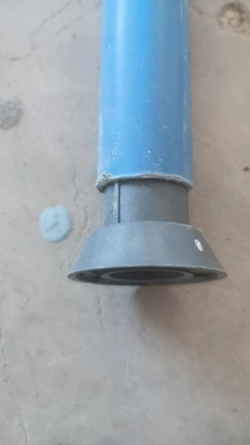 L'écartement entre les tubes et les cônes en plastique est de 20 mm