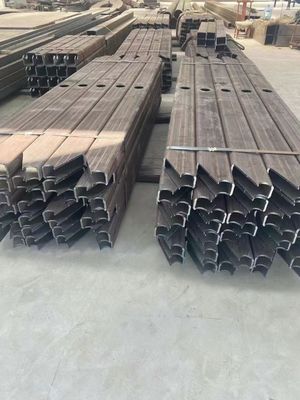 Tuyau sans soudure en acier au carbone galvanisé pour la construction avec services de coupe, soudure et cintrage