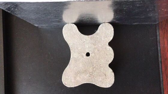 Entretoise en ciment et béton pour treillis d'armature vertical et horizontal