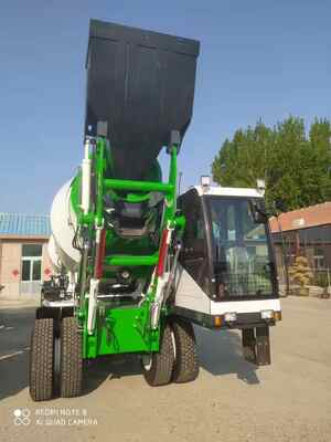 4 Cbm Ciment mobile pompe à béton de mélangeur Machines de construction auto-chargement camion de mélangeur de béton